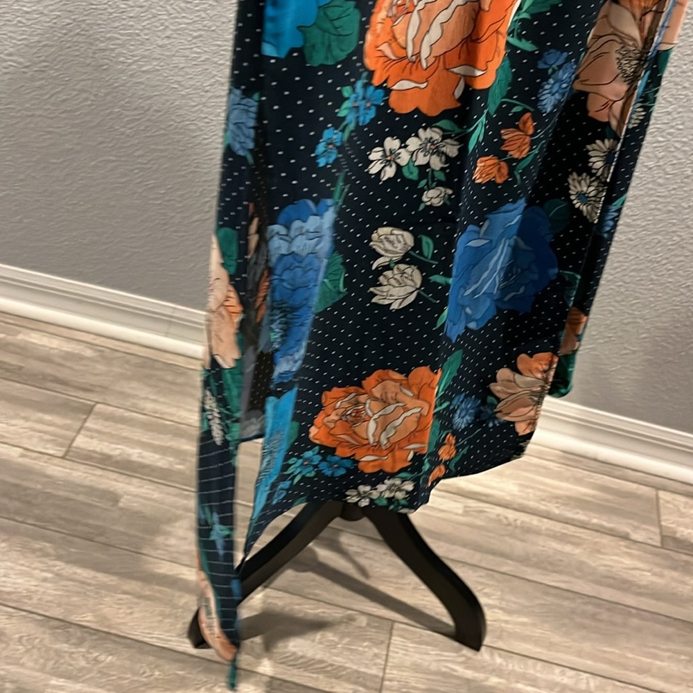 This duster is gorgeous and very versatile, the colors are amazing - Picture 3 of 13